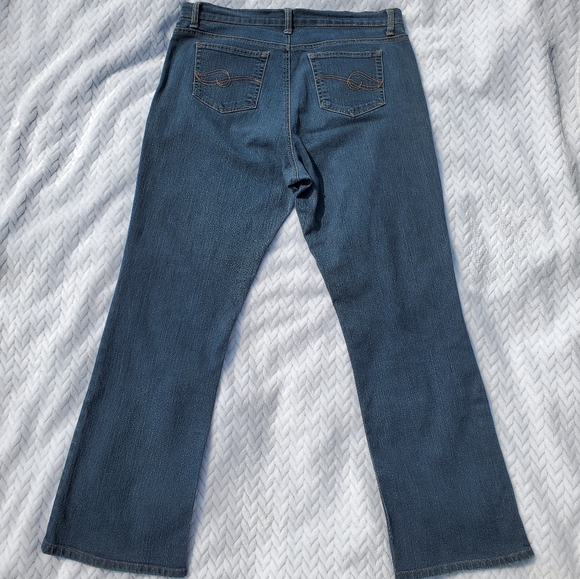 SOLD Jaclyn Smith Blue Bootcut Flare Jeans Size 14 Average - Picture 7 of 8